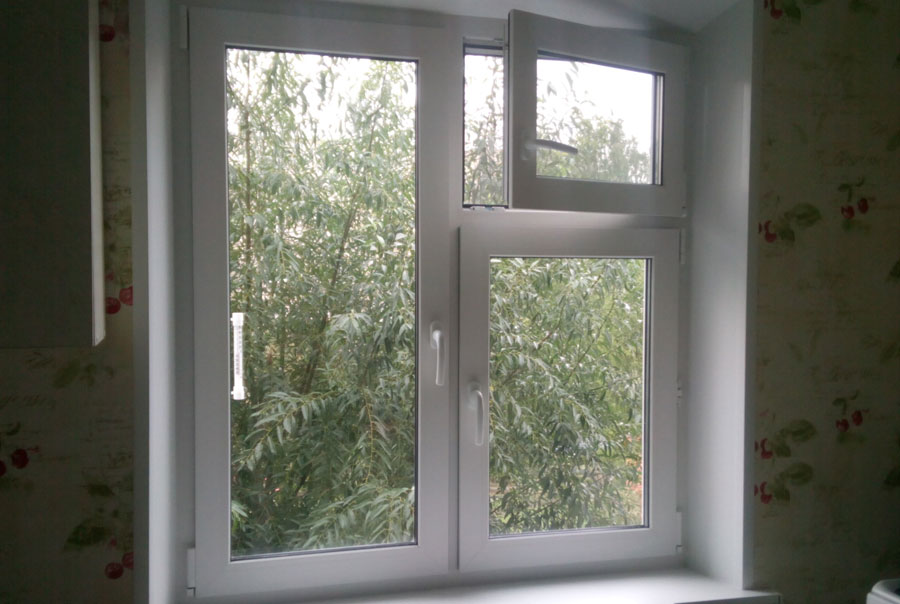 Пластиковое окно с форточкой